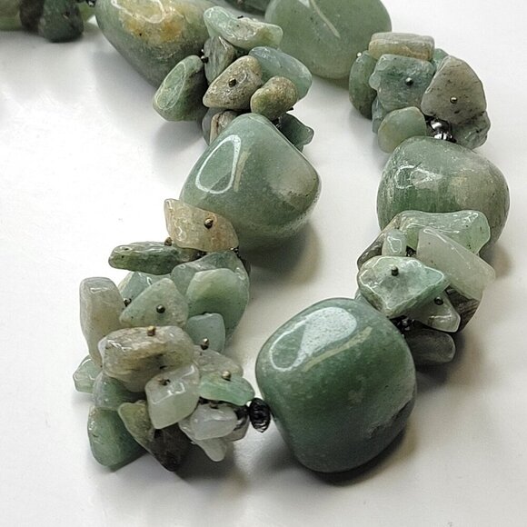 Green Necklace with Green Beads and Irregular Chip Stones - Picture 5 of 8
